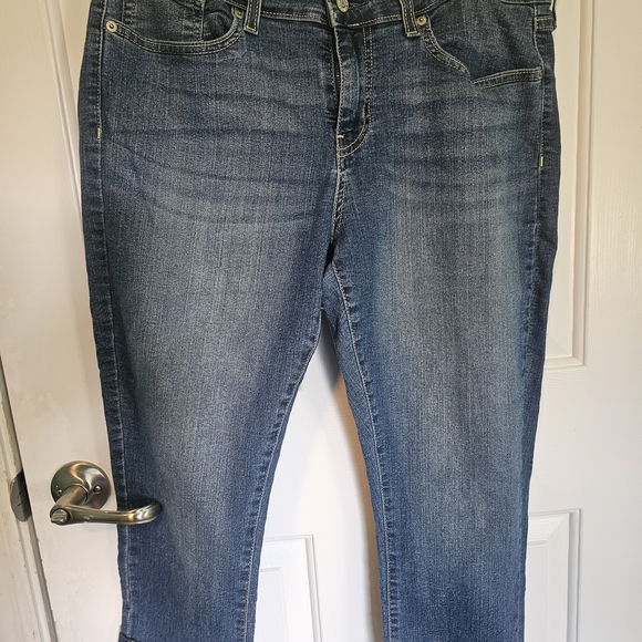 Levi's Classic Blue Women's Modern Capri Jeans Sz 16 - Picture 2 of 9